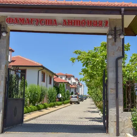 Комплекс Фамагуста Антония-Тристаен Апартамент Сред Цветя Apartamento