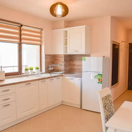 Комплекс Фамагуста Антония-Тристаен Апартамент Сред Цветя Apartamento *