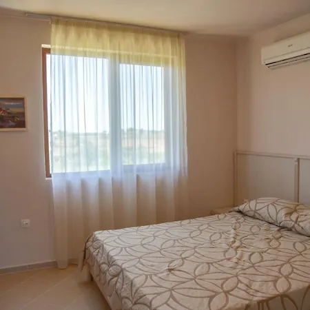 Apartamento Комплекс Фамагуста Антония-Тристаен Апартамент Сред Цветя Ravda