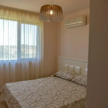 Комплекс Фамагуста Антония-Тристаен Апартамент Сред Цветя Apartamento Ravda